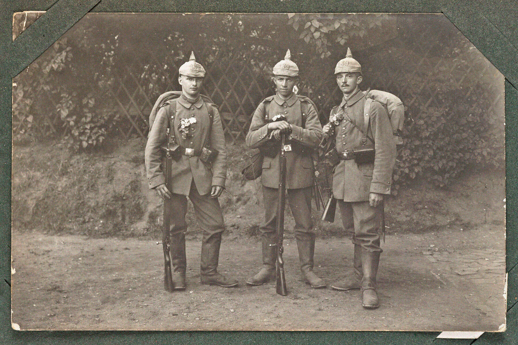 A Fascinating Look at World War-Era Military Uniforms - History Facts