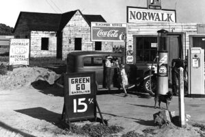 Gas station in California, 1940